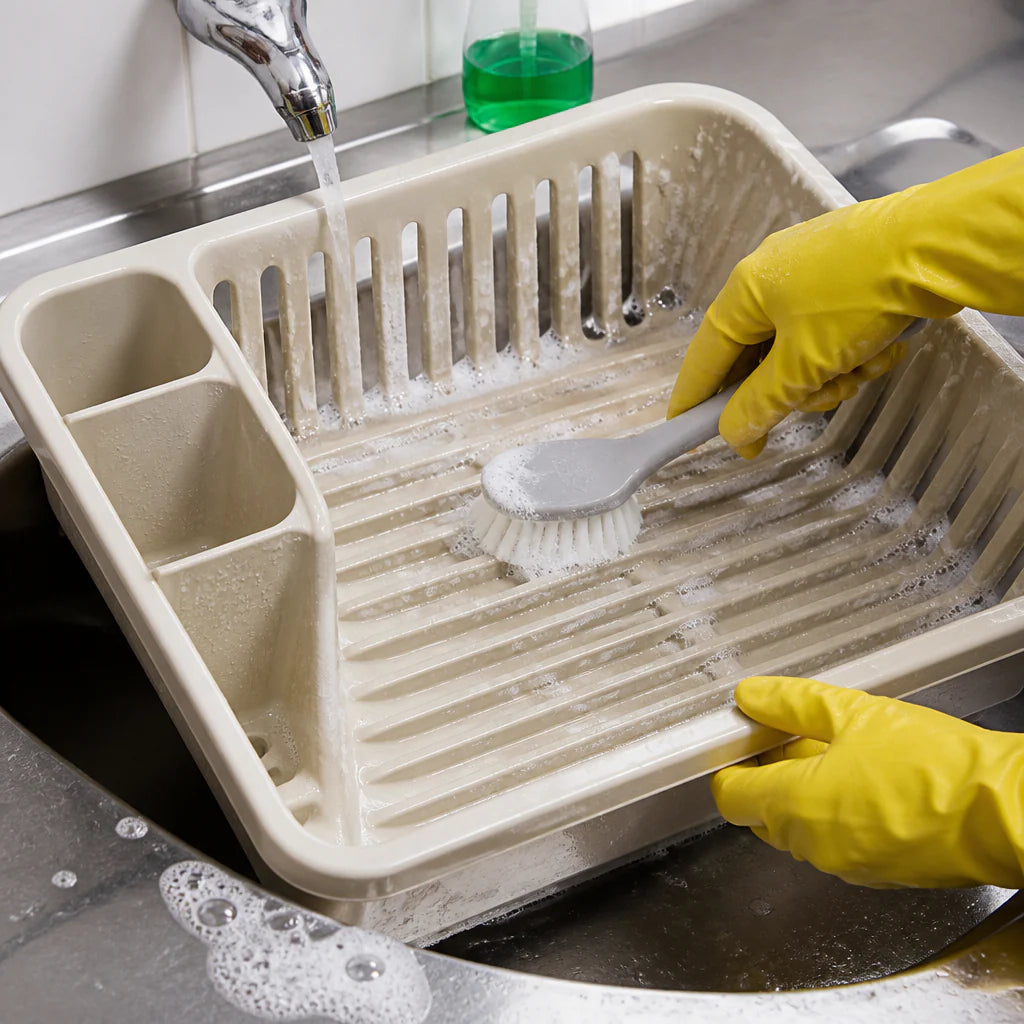 Comment nettoyer un égouttoir à vaisselle en plastique ou métal